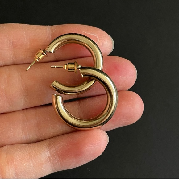 Buccatini Gold Hoop Fashion Earrings - NWT - Picture 6 of 9